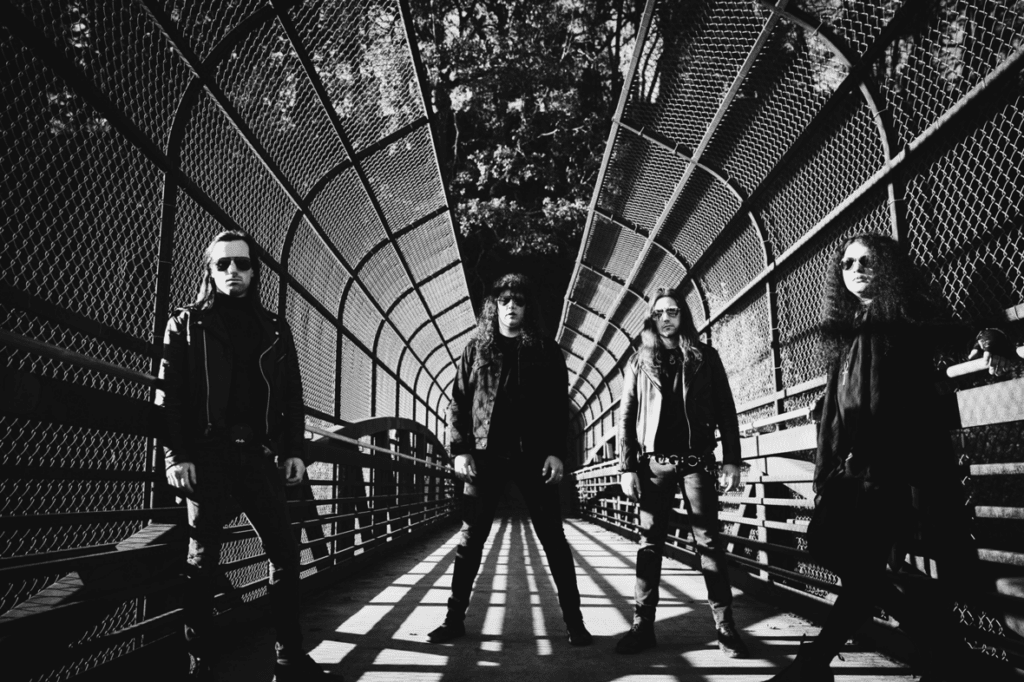 Unto Others estreia em São Paulo com Plastique Noir em noite entre heavy metal e pós-punk