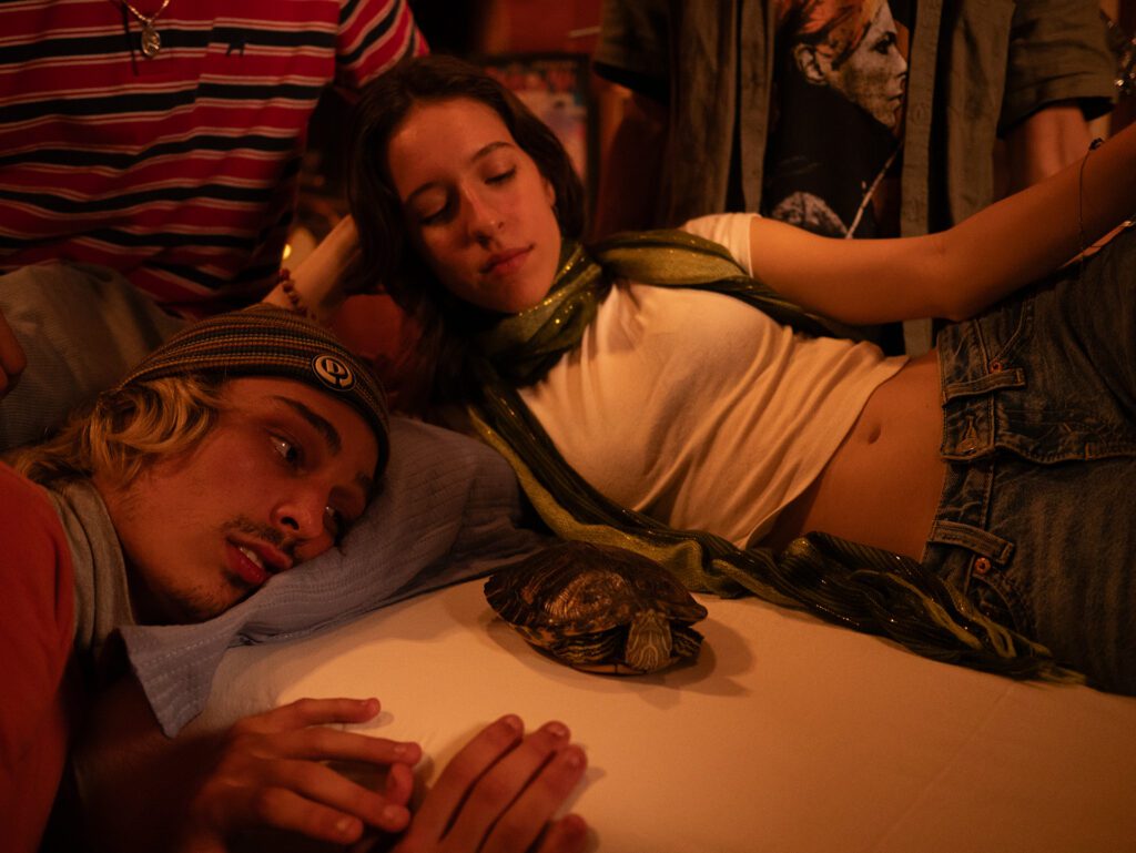 Bia e os Foda-se lançam Tiny Foda-se, pocket show com oito músicas no YouTube