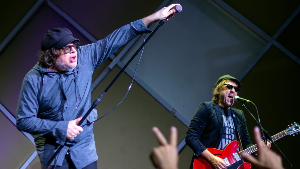 Cachorro Grande transforma o Cine Joia em um pequeno universo particular 6