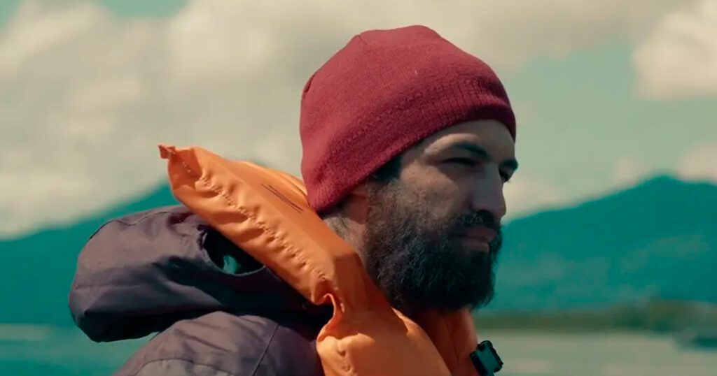 Barba Ensopada de Sangue vira suspense genérico em adaptação pífia e frustrante