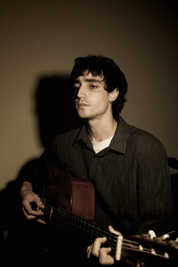 Dante De Niro lança “Guerra” e consolida identidade na cena independente catarinense