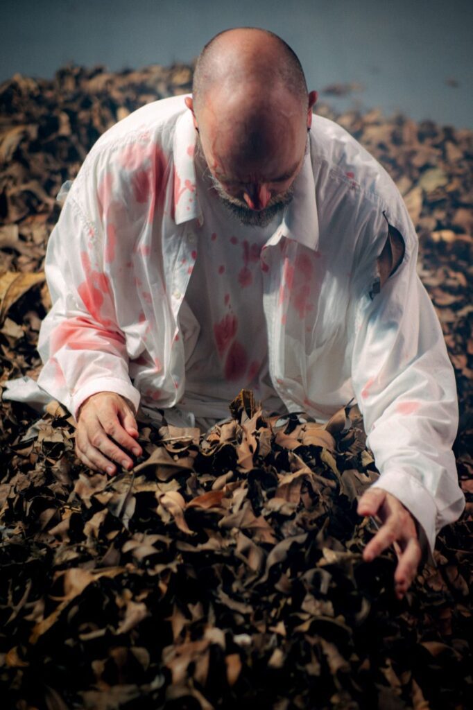 Marcos Klann estreia “Necrópsia” em Florianópolis com dança inspirada no horror 4