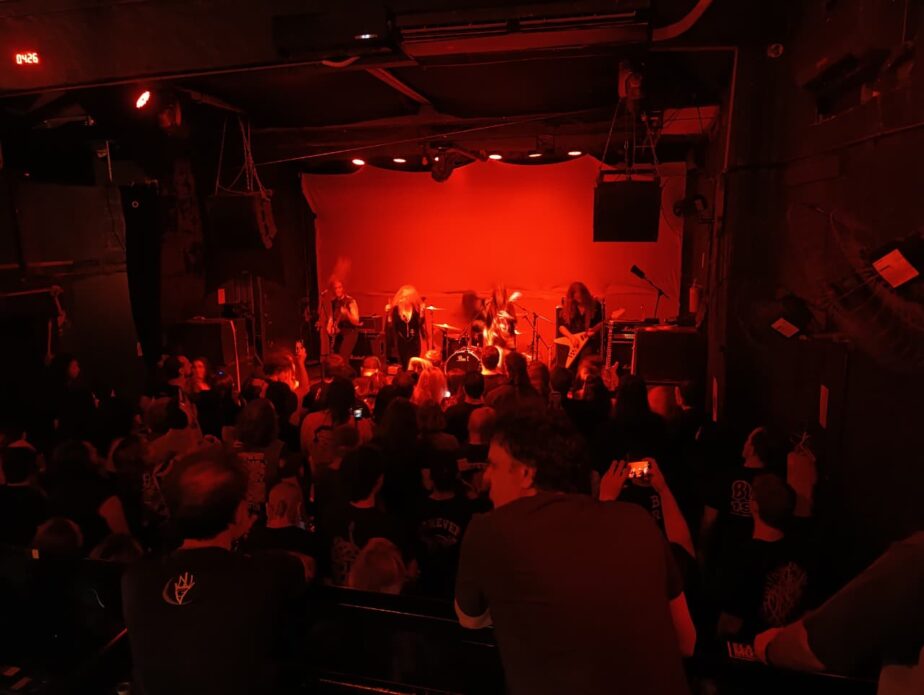 Florianópolis recebe Lucifer no Célula em show intenso marcado por atmosfera e memória