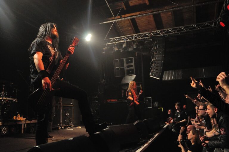 Six Feet Under anuncia shows no Brasil para o segundo semestre de 2026