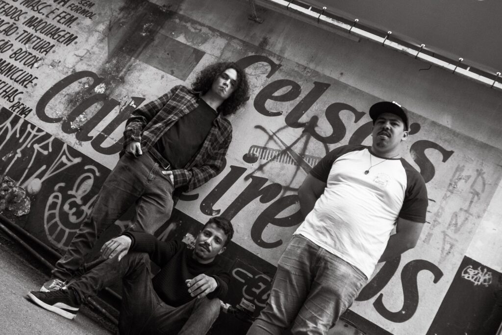 Paradizo, Craft Crows e Jovi Moraes se apresentam no Frostbier Bar em noite organizada pelo Saruê Coletivo