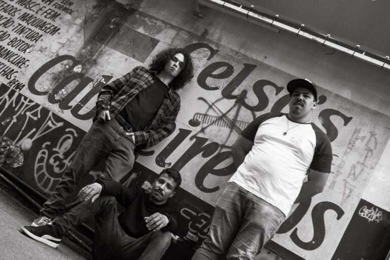 Paradizo, Craft Crows e Jovi Moraes se apresentam no Frostbier Bar em noite organizada pelo Saruê Coletivo