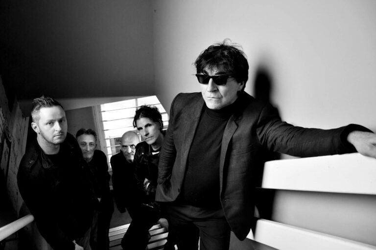 Chameleons faz estreia no Brasil com show no Madame Club, em São Paulo