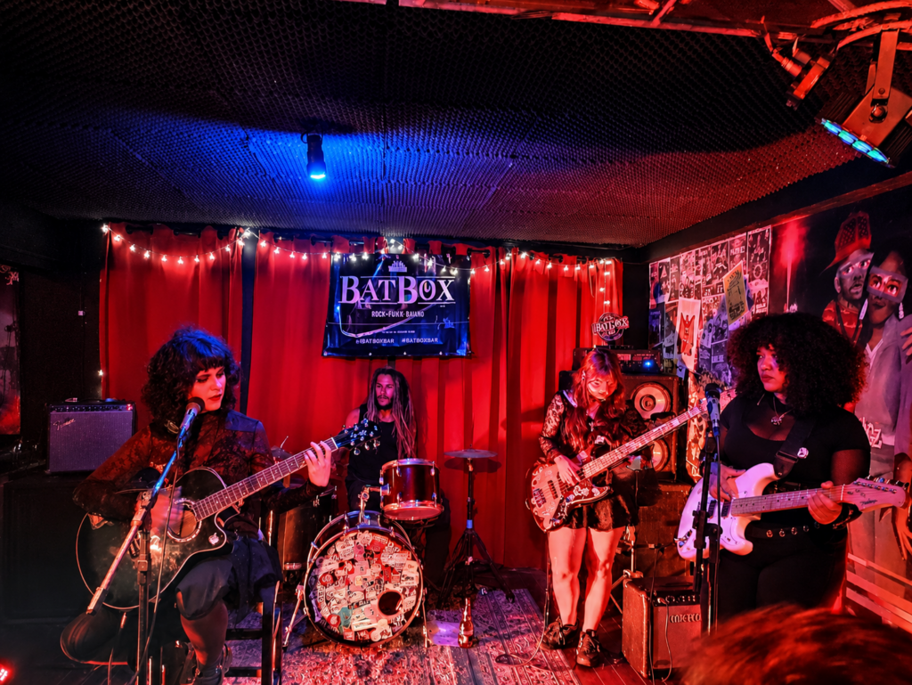 Call the Cat Cave, ACT, sorosoro e The Completers lotam o Inferninho em uma noite memorável! 2