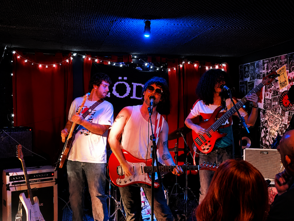 Call the Cat Cave, ACT, sorosoro e The Completers lotam o Inferninho em uma noite memorável!
