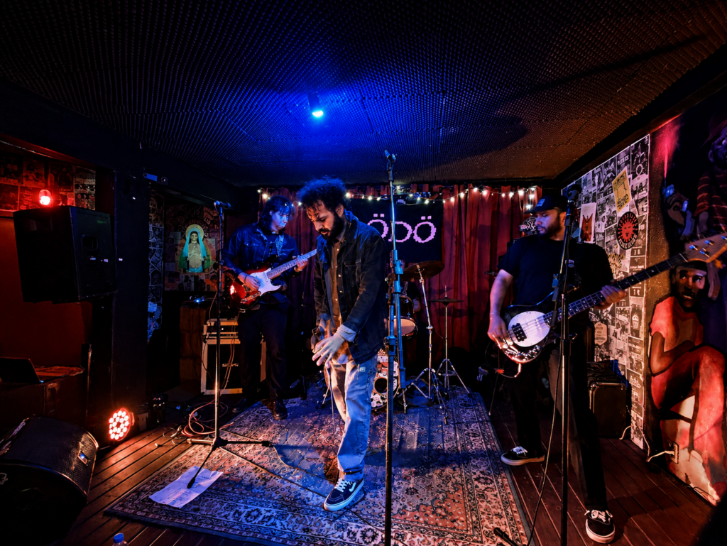 Call the Cat Cave, ACT, sorosoro e The Completers lotam o Inferninho em uma noite memorável! 4