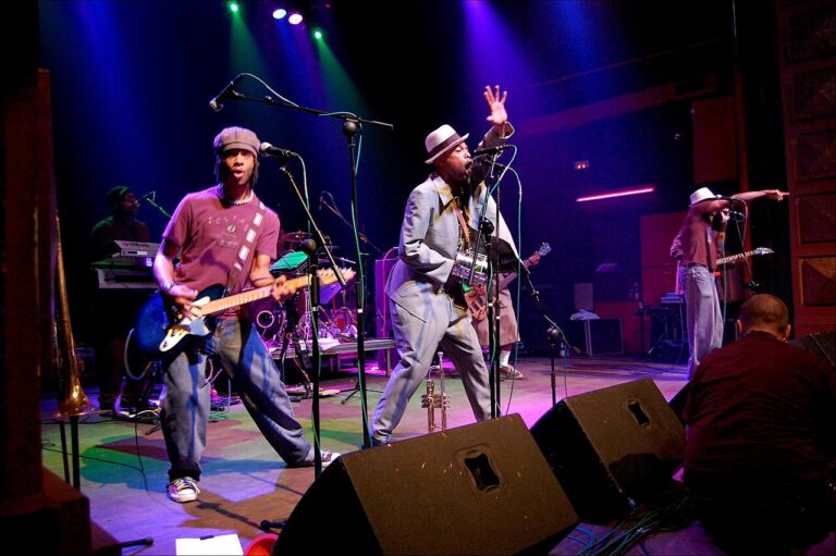 Fishbone traz mistura explosiva de punk, ska, funk e política para show em São Paulo