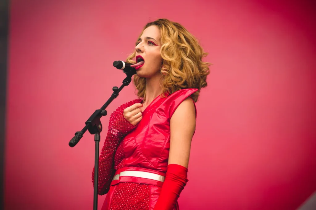 Letrux retorna a Florianópolis para show intimista no Franz Cabaret
