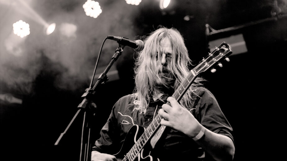 Graveyard ficou por mais cinco — e por inteiro no Hangar 110 6