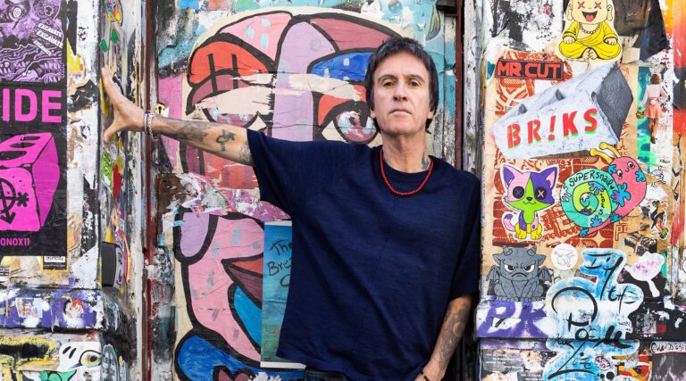 Johnny Marr volta ao Brasil após 11 anos para show em São Paulo
