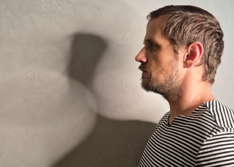Lóca lança “Composto de Tempo”, single que une experimentação musical e reflexões sobre saúde mental