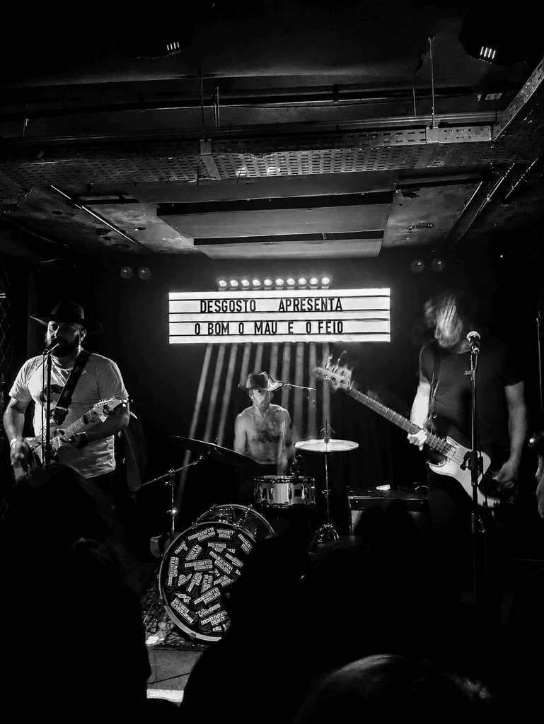 O BOM, O MAU E O FEIO – SEM SAIR NA ROLLING STONE – DESGOSTO BAR – 21 DE AGOSTO. 2
