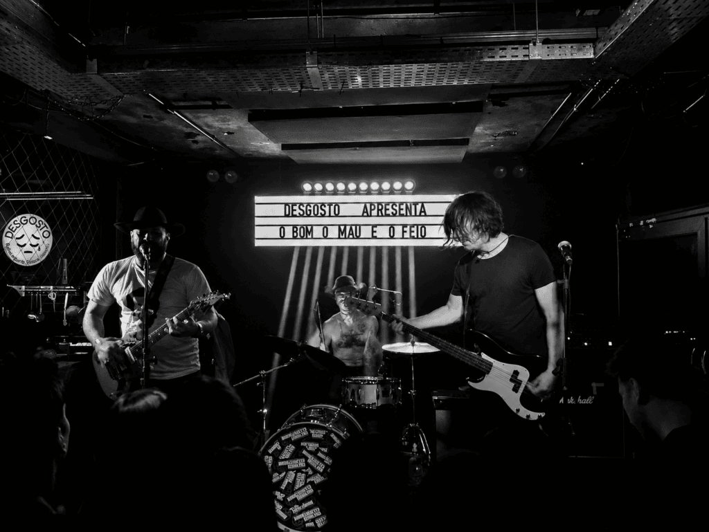 O BOM, O MAU E O FEIO – SEM SAIR NA ROLLING STONE – DESGOSTO BAR – 21 DE AGOSTO.
