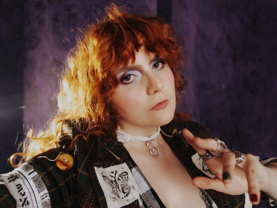 Julia Benford lança “Imã”, single que anuncia seu primeiro álbum
