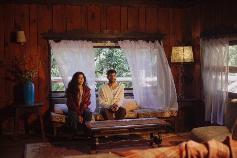 Tagua Tagua apresenta “Fez a Minha Onda Bater” com videoclipe inspirado em Twin Peaks