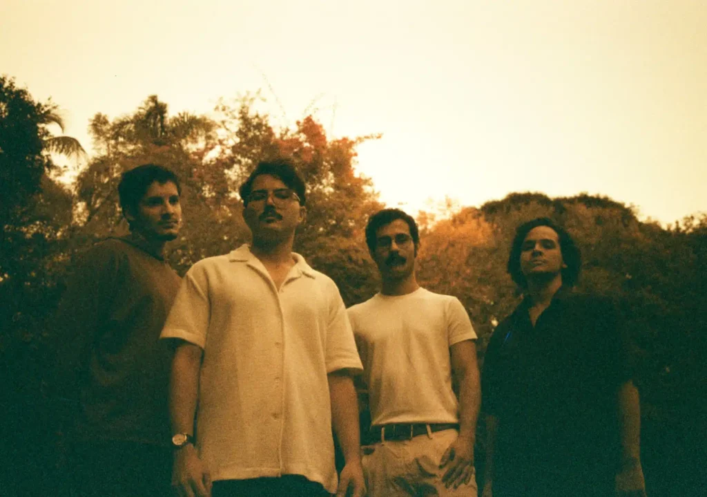 Flerte Flamingo, Supervão e Verde Menta se apresentam no Inferninho da Bro Cave em Florianópolis