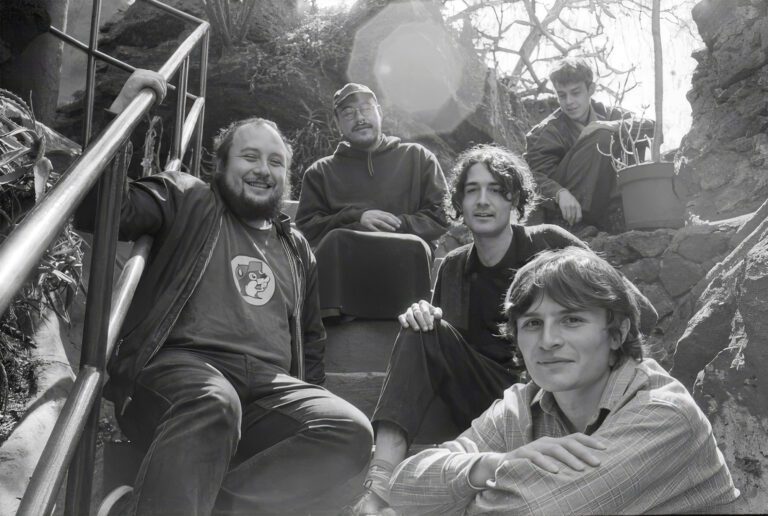 Banda mexicana Diles Que No Me Maten faz show em São Paulo no Bar Alto