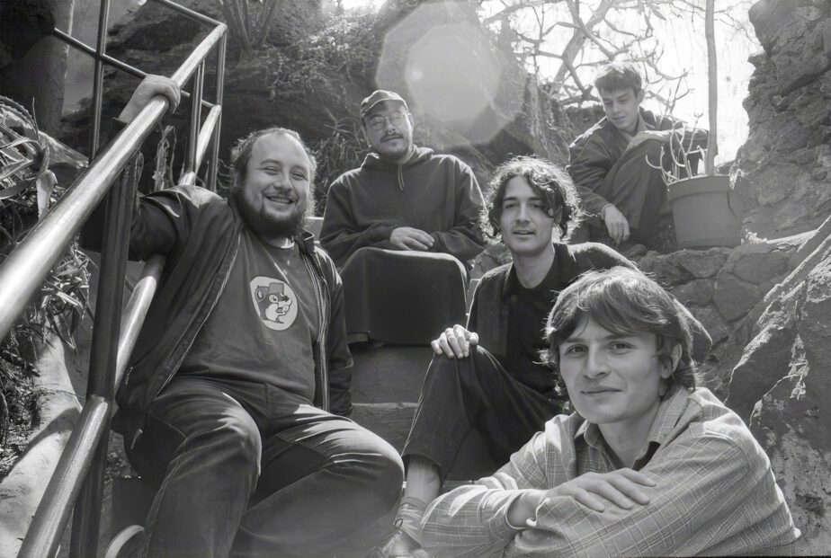 Banda mexicana Diles Que No Me Maten faz show em São Paulo no Bar Alto