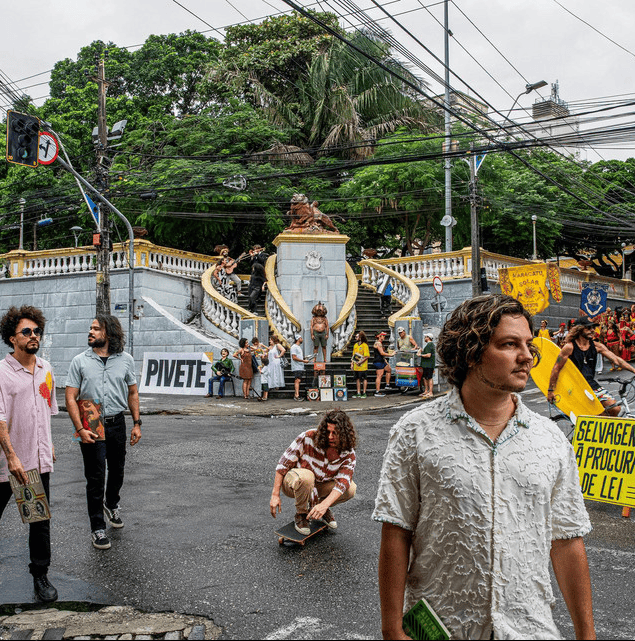 Selvanges à Procura de Lei – Pivete (2026)