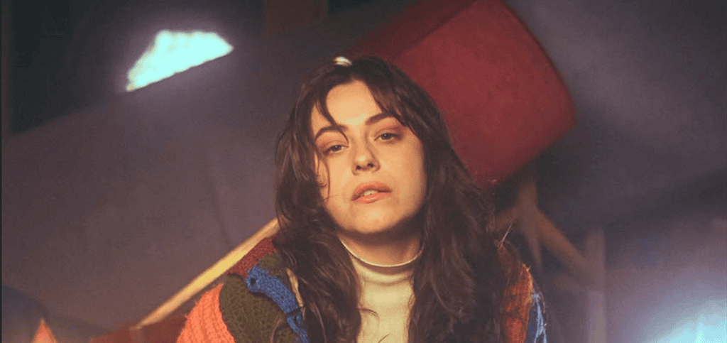 Deborah Araujo abre novos caminhos sonoros no single “Jura?”