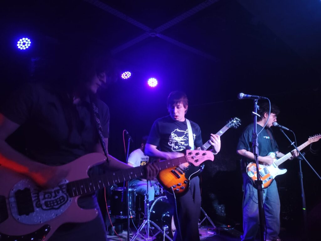 RESP/3X/NIKO e BELA E O OLMO DA BRUXA – NOITE HISTORICA NO BASEMENT  EM CURITIBA – 26 DE SETEMBRO. 4