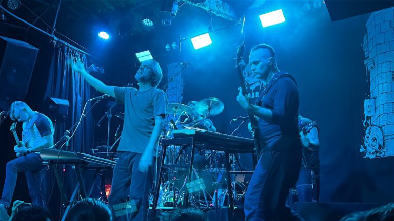 BETWEEN THE BURIED & ME FAZ SHOW INTENSO NO HANGAR 110